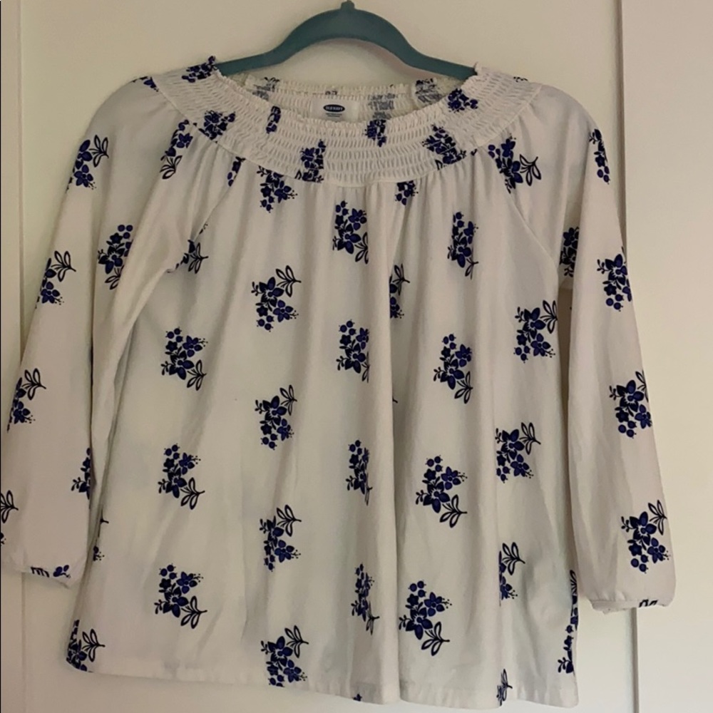 a white blouse/shirt